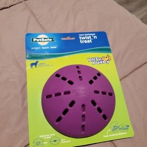 OFF MARKET NWT Busy Buddy Twist 'n Treat Dog Toy
